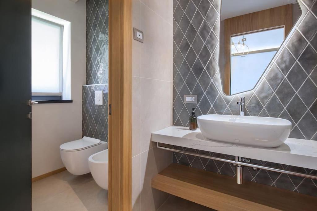 Villa Divina-Apt Armonia-Con Piscina E Vista Lago Castelletto Di Brenzone Eksteriør billede
