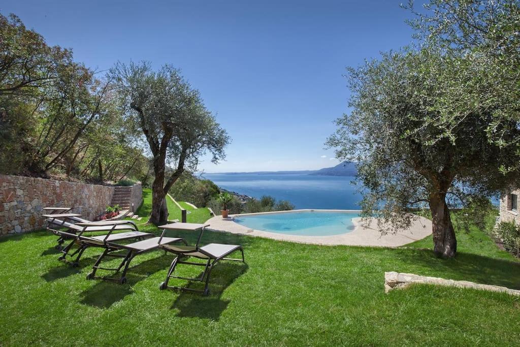 Villa Divina-Apt Armonia-Con Piscina E Vista Lago Castelletto Di Brenzone Eksteriør billede