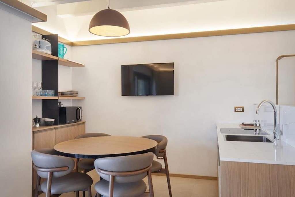 Villa Divina-Apt Armonia-Con Piscina E Vista Lago Castelletto Di Brenzone Eksteriør billede