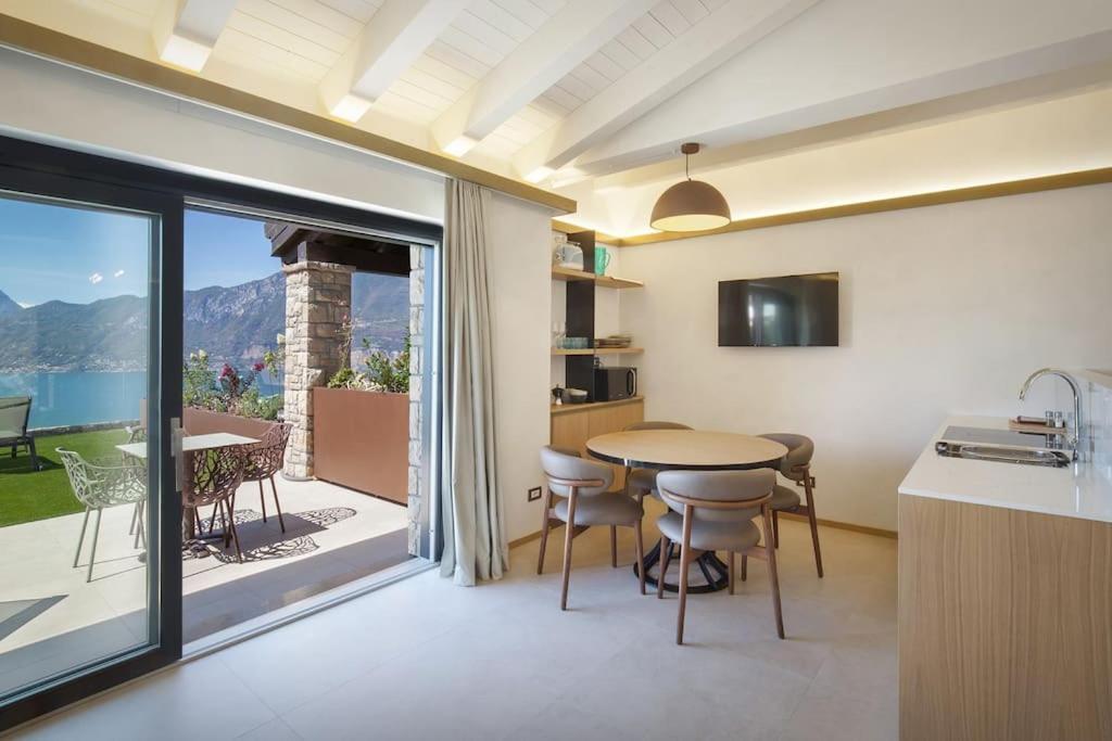 Villa Divina-Apt Armonia-Con Piscina E Vista Lago Castelletto Di Brenzone Eksteriør billede