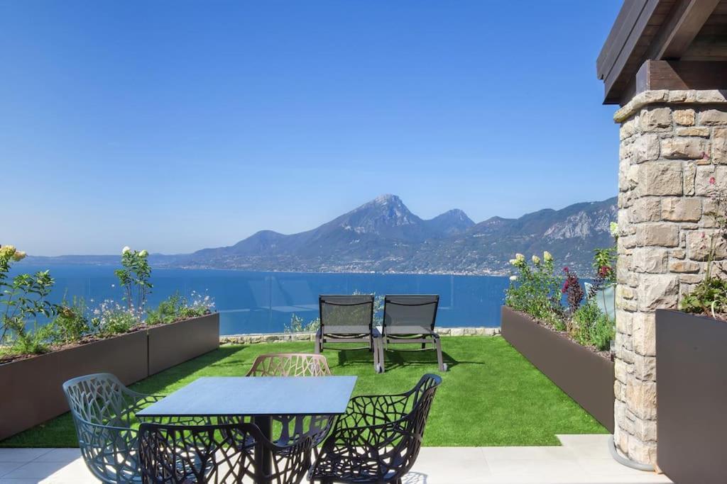 Villa Divina-Apt Armonia-Con Piscina E Vista Lago Castelletto Di Brenzone Eksteriør billede